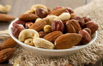 Nuts, as an allergen, can worsen psoriasis